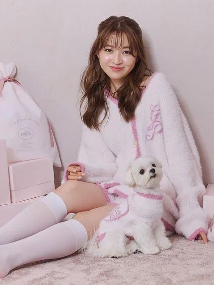 [CAT&DOG] Glittering Feather Pet Pullover gallery 8